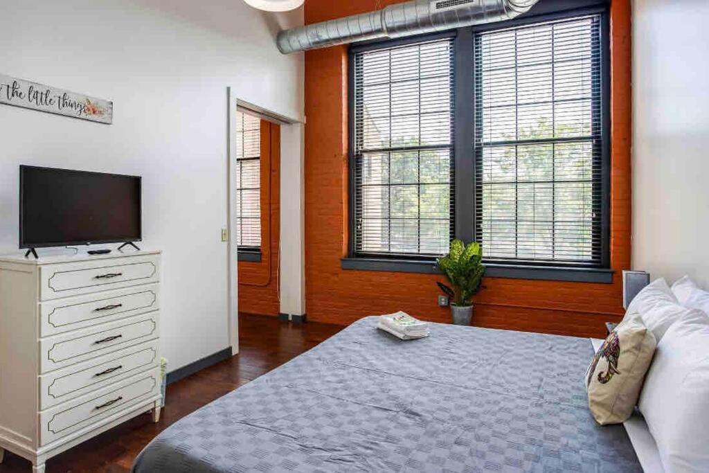 شقة Ny Style Centric Loft With King Bed By Park Av. روتشستر المظهر الخارجي الصورة