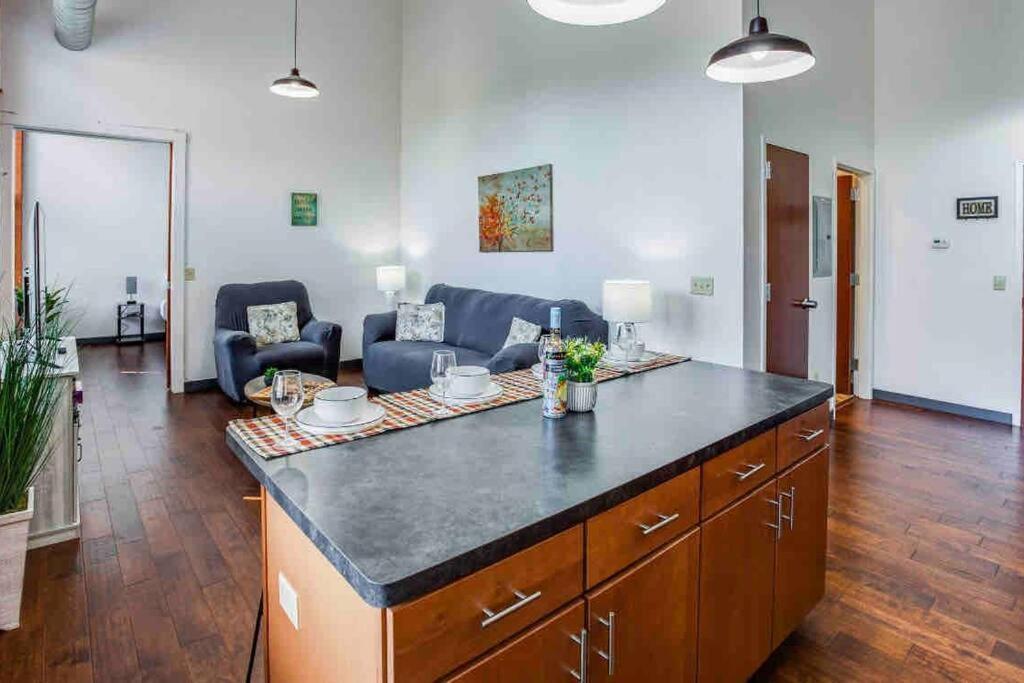 شقة Ny Style Centric Loft With King Bed By Park Av. روتشستر المظهر الخارجي الصورة