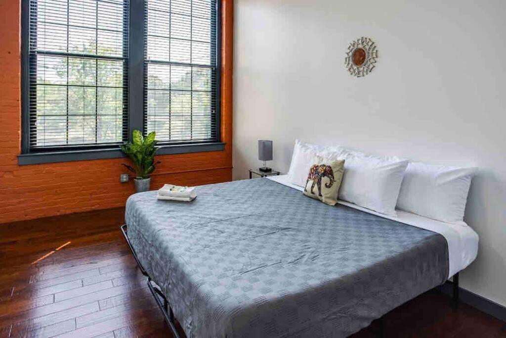 شقة Ny Style Centric Loft With King Bed By Park Av. روتشستر المظهر الخارجي الصورة