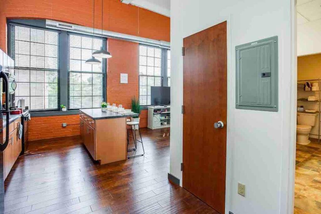 شقة Ny Style Centric Loft With King Bed By Park Av. روتشستر المظهر الخارجي الصورة